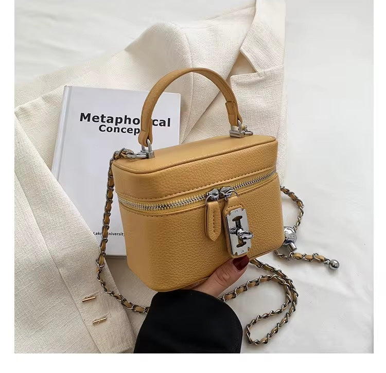 Damentasche Neue koreanische Mode Eine Schulter Umhängetasche Kleine quadratische Tasche Personalisierte Schlossschnalle
Textur Handtasche