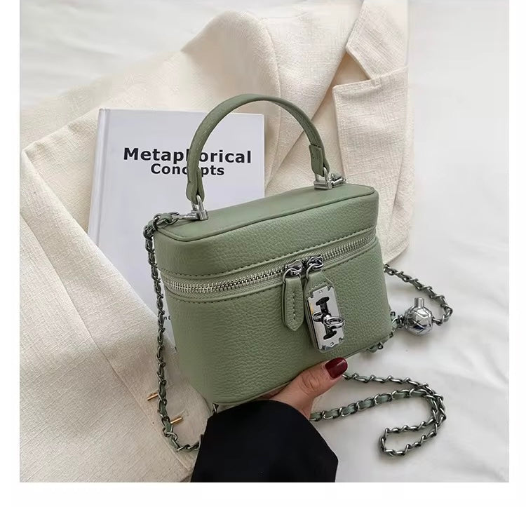 Damentasche Neue koreanische Mode Eine Schulter Umhängetasche Kleine quadratische Tasche Personalisierte Schlossschnalle
Textur Handtasche